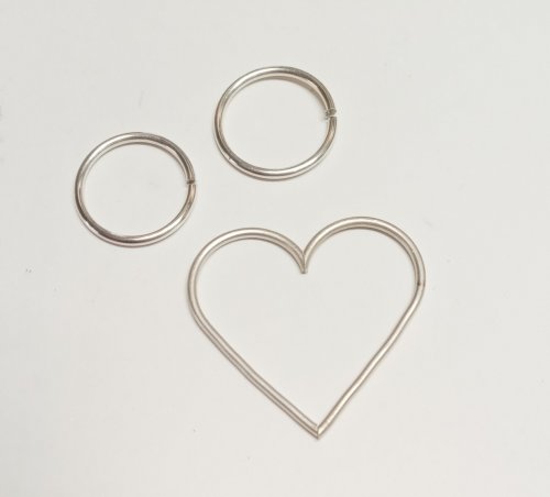 Judy Larson's No Measure Hearts, Any Size, Any Gauge  - , Contemporary Wire Jewelry, Butane Torch, Soldering, Solder, he large heart is shown being made